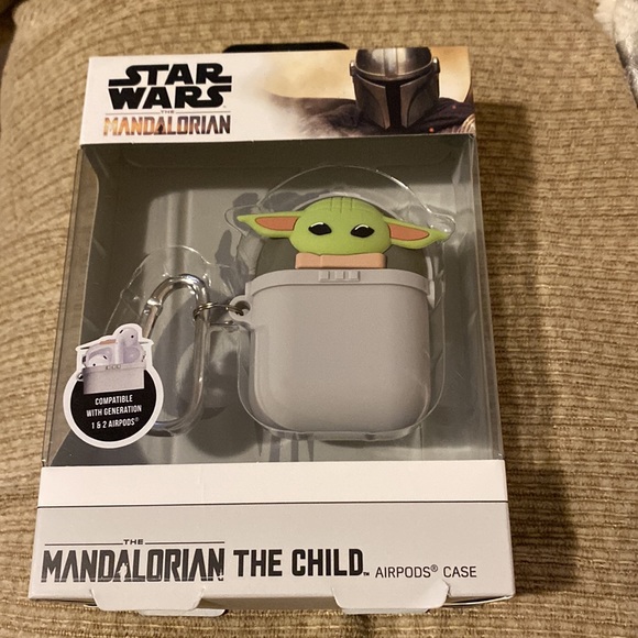💚NWT Star Wars The Mandalorian The Child Airpods Case - Picture 6 of 8